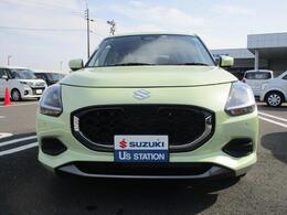 マイルドハイブリッド搭載で低燃費なうえ、スムーズ操作性能と高い走行性能を実現したスイフト。アルミとフルスポイラーで見た目もスポーティーです。