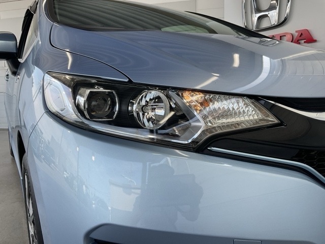 明るくて長寿命のLEDヘッドライト採用