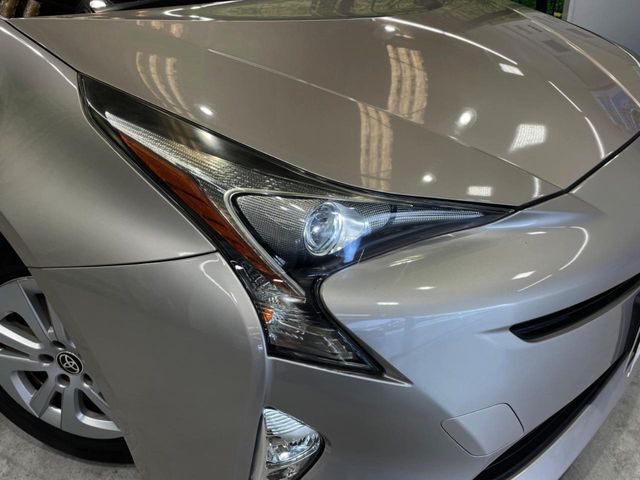 【LEDヘッドライト】悪天候や夜間走行時も良好な視界を確保し安心して運転できる高輝度LEDヘッドライトを装備！点灯速度が早く、消費電力も抑えられています。
