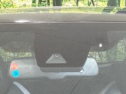 【トヨタセーフティセンス】走行中に前方の車両等を認識し、衝突しそうな時は警報とブレーキで衝突回避と被害軽減をアシスト。より安全にドライブをお楽しみいただけます。