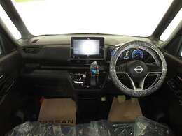 【ルームクリーニング】車内はシートをはじめ見えにくい箇所までキレイに仕上げております。お客様に喜んでいただくよう隅々までクリーニングしておりますので、きっと気に入っていただけるものと思います。