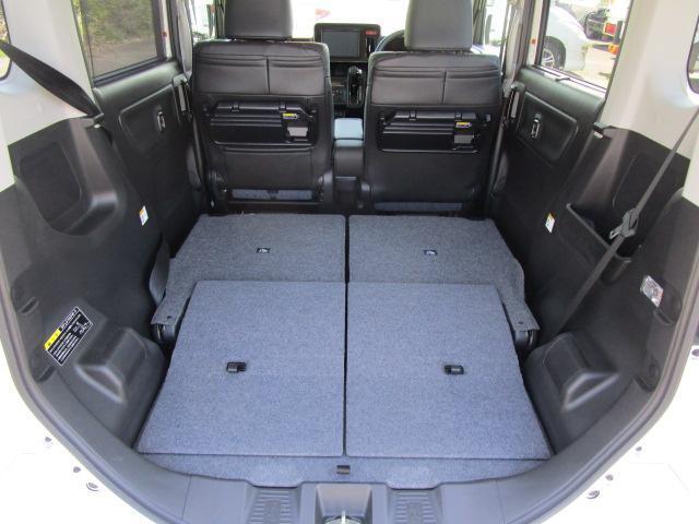 リヤシート前倒しすると、荷室空間更に拡がります。