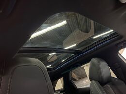 ●サンルーフ：開放感たっぷりの希少装備、サンルーフが装着されています！車内に明かりを取り入れたり景色を楽しむ以外にも、車内の空気も簡単に換気できて快適です！