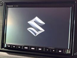 【大画面ナビ】人気の大型8インチナビを装備。存在感のある大画面はインパクト大！ナビ利用時のマップ表示は見やすく、テレビやDVDは臨場感がアップ！いつものドライブがグッと楽しくなります♪