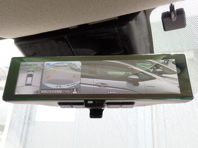 バックカメラ装備しております。駐車時に大変役に立ちますよ♪駐車が苦手な方にも便利機能です♪