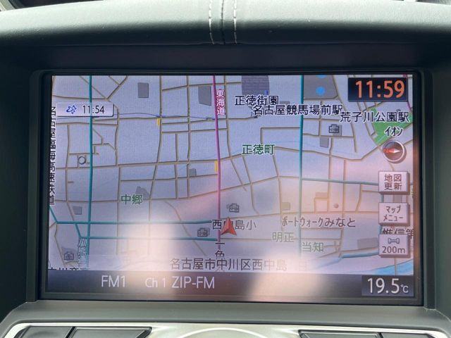【純正ナビ】人気の純正ナビを装備しております。ナビの使いやすさはもちろん、オーディオ機能も充実！キャンプや旅行はもちろん、通勤や買い物など普段のドライブも楽しくなるはず♪