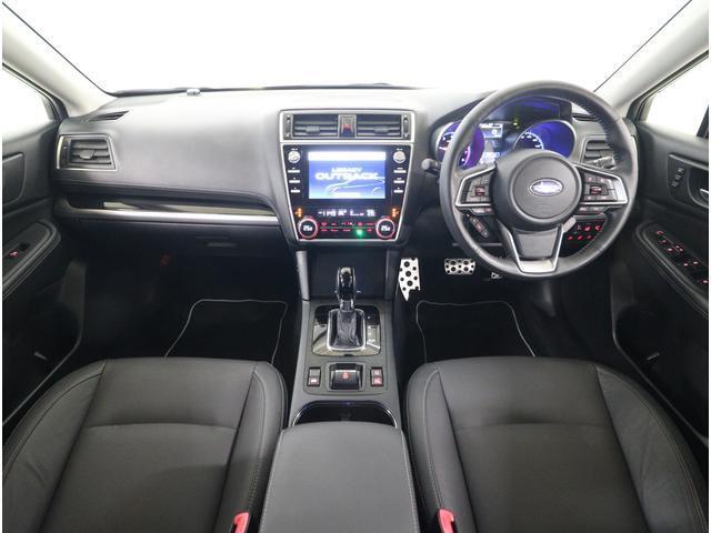 ■視界良好で運転しやすいコックピットです。シンプルで操作性の良いインパネ回りにデザインされ、SUBARUは安全性能に徹底的にまでこだわった視界設計を行っています。