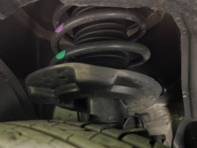 お車を安心してお乗りいただく為には、足回りの定期点検が欠かせません。サービスサポート（有償保証）では無料点検もご提供しており、安心のカーライフをお過ごしいただけるサポート体制が整っています。