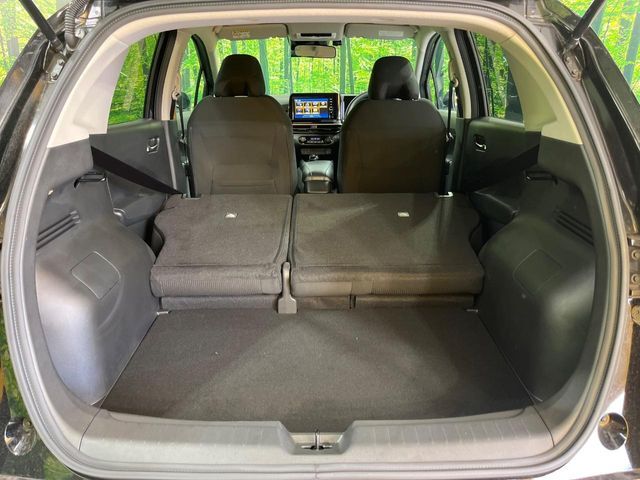 普段のお買い物や通勤、送迎等に十分な荷室スペースを確保しております。セカンドシートを倒すと、大きな荷物の積載も可能です♪