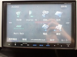 ホンダ純正ナビなのでダッシュボードにスッキリと収まっています。土地勘の無い所でも道に迷わず安心ですね！。AVも色々視聴でるのでドライブも楽しくなりますよ！