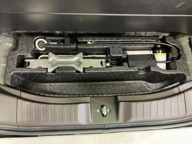 【ラゲッジルーム】実用性に優れた二段式ラゲッジル-ムでお荷物を別々に収納が可能♪♪