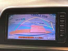 【バックカメラ】駐車時に後方がリアルタイム映像で確認できます。大型商業施設や立体駐車場での駐車時や、夜間のバック時に大活躍！運転スキルに関わらず、今や必須となった装備のひとつです！