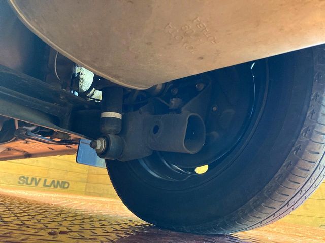 お車を安心してお乗りいただく為には、足回りの定期点検が欠かせません。サービスサポート（有償保証）では無料点検もご提供しており、安心のカーライフをお過ごしいただけるサポート体制が整っています。