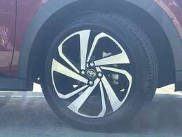 トヨタ純正アルミホイール　タイヤサイズは195/60R17です。