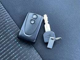 ◆スマートキーシステムを採用してますのでドアの開閉もラクラク便利です！またスペアキーもございますので安心です♪詳細などお問い合わせはポイント5松本店専用の通話無料　0078-6046-2724　まで♪