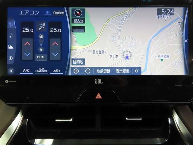 純正ナビを装備。タッチパネル式で使いやすく、お出かけもラクラクです。