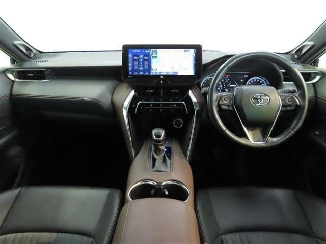 見通しのよいすっきりとした視界で、誰でも運転しやすいです。運転のしやすさは疲れにくさにも繋がりますよ♪