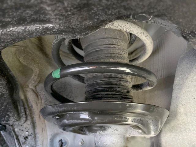 お車を安心してお乗りいただく為には、足回りの定期点検が欠かせません。サービスサポート（有償保証）では無料点検もご提供しており、安心のカーライフをお過ごしいただけるサポート体制が整っています。