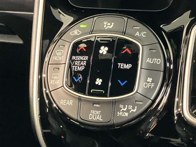 当社の車は納車前にしっかり点検・整備してお届けになります。全国5，000箇所対応のトヨタロングラン保証付！
