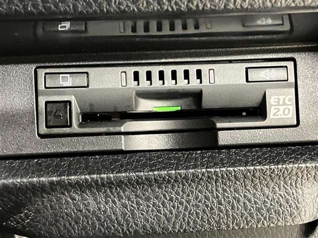 ETC車載器です！高速道路の料金所で慌てて小銭を探すことも無くなります。キャッシュレスでスイスイ、ストレスフリー♪