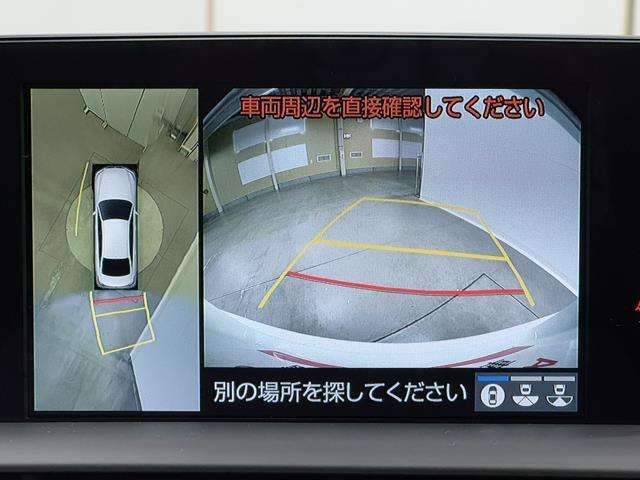 パノラミックビューモニターシステムが付いているので車の上から見た映像が確認できますよ。　一目で車両周辺の情報を確認できますが、直接安全をご確認下さい。