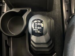 4WDのお車ですので、雪道でも安心です♪降雪地地域にお住まいの方以外にも、ウィンタースポーツが趣味の方や降雪地域へ帰省される機会がある方にもおすすめ！