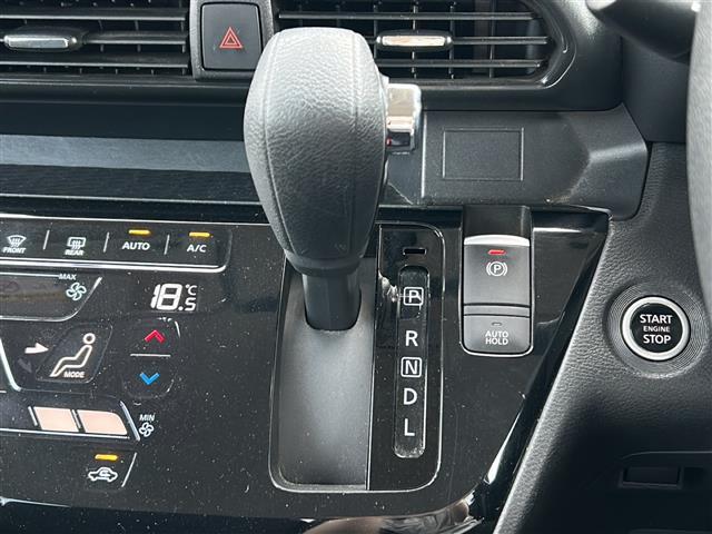 【　シフト　】スムーズなシフトチェンジで快適にお車を操縦していただけます！