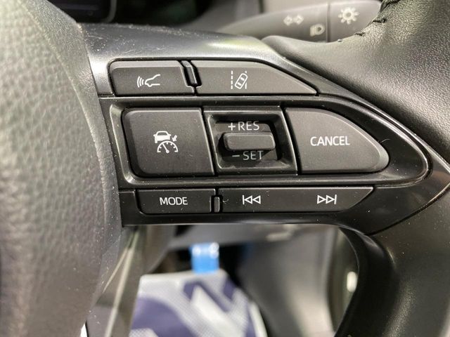 【レーダークルーズコントロール】高速道路での長距離走行が楽に！！自動で速度を保つクルーズコントロールが、衝突軽減システムと連携し、前方の車両を感知して車間を保つように速度調節してくれます！！