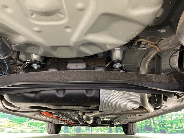 お車を安心してお乗りいただく為には、足回りの定期点検が欠かせません。サービスサポート（有償保証）では無料点検もご提供しており、安心のカーライフをお過ごしいただけるサポート体制が整っています。