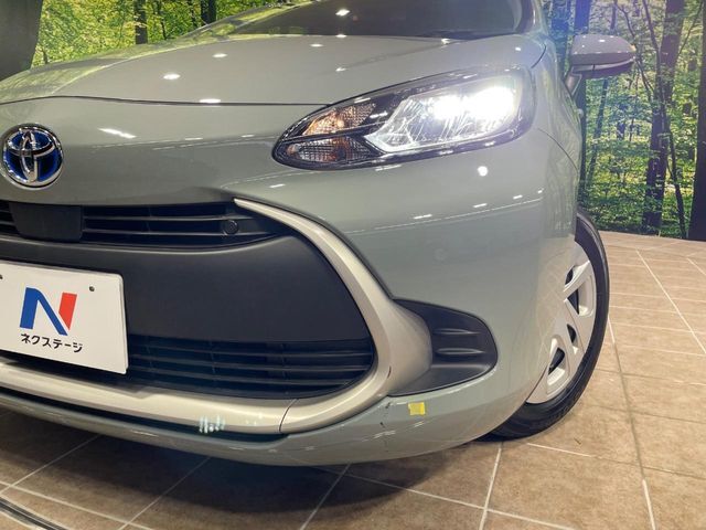 【LEDヘッドライト】悪天候や夜間走行時も良好な視界を確保し安心して運転できる高輝度LEDヘッドライトを装備！点灯速度が早く、消費電力も抑えられています。