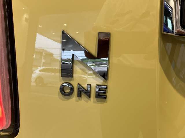 エンブレムはブラックエンブレムに換装しております。引き締まった印象となっております！