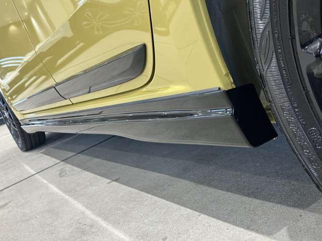 無限サイドスポイラーを装着しております。N-ONEの「ふんばりスタンス」をさらに突き詰めた、安定感を感じさせるデザインです！