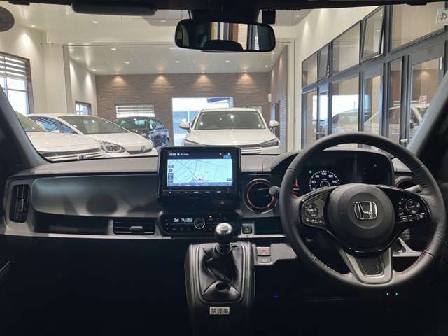 後部座席から見たときの画像です。視界も確保されているので見やすくなっております