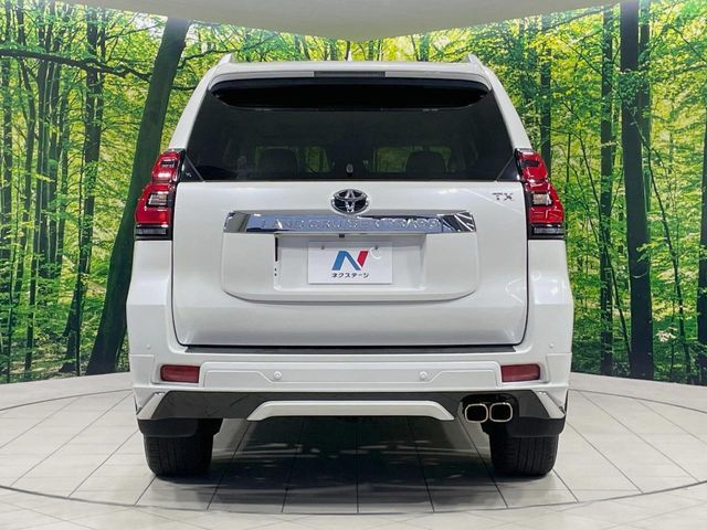 安心の最長10年・走行無制限保証（有償）をご用意。保証内容も充実はもちろん、無料点検＆オイル交換や、年中無休の全国・24時間ロードサービスも付帯されておりますのでご安心下さい。