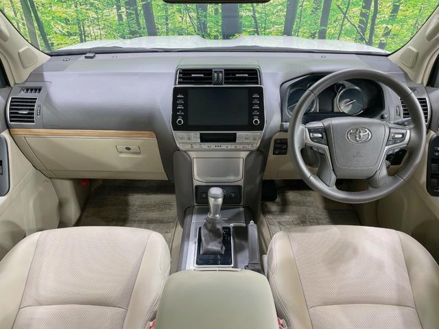 グループ総在庫数約30，000台！！全国の系列店からメーカー・車種問わずご紹介出来るので、あなたにピッタリのお車が見つかるはずです♪まずはお問い合わせ下さい☆