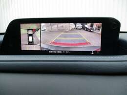 360°ビューモニター、上空から見下ろしたような画像で、周囲の状況を確認しながら駐車ができます。バックモニターだけより安心できますね。
