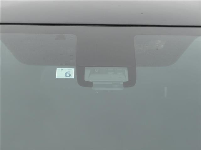 【ドライブレコーダー】映像・音声などの運転中の記録を残します。事故などを起こした起こされた時の証拠になりえますので、もしも時でも安心ですね。