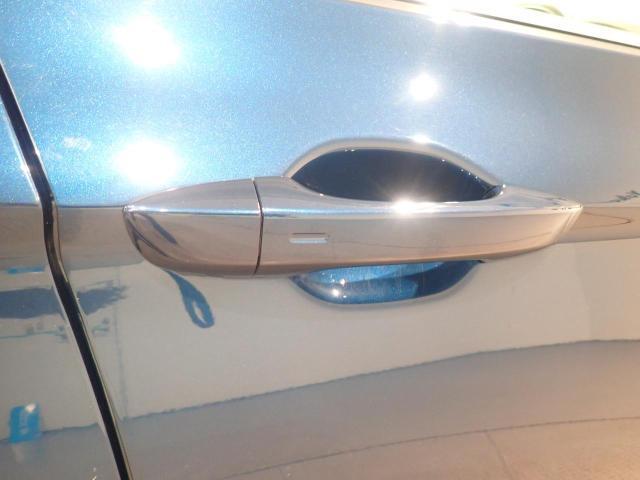 ”Keyless Access”によって、ドアハンドルに手をかけるだけでドアロックが解除できます！