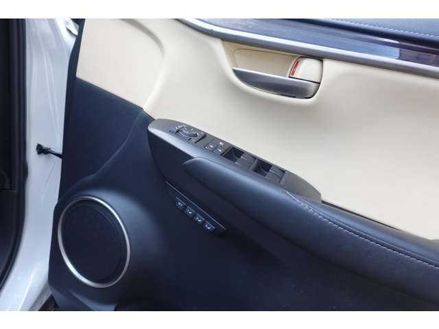 運転席メモリー機能付き