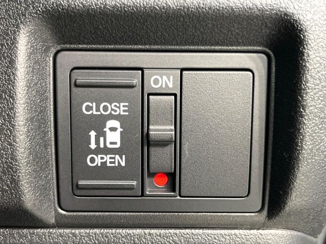 【パワースライドドア】スマートキーや運転席のスイッチでスライドドアの開閉が可能♪電動だから力を入れてドアを開ける必要が無く、小さいお子様でも、重い荷物を持っている時もラクに開け閉めできます♪