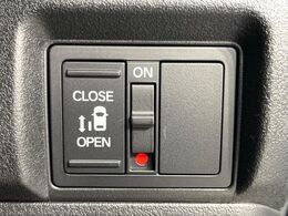 【パワースライドドア】スマートキーや運転席のスイッチでスライドドアの開閉が可能♪電動だから力を入れてドアを開ける必要が無く、小さいお子様でも、重い荷物を持っている時もラクに開け閉めできます♪