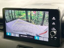 【バックカメラ】駐車時に後方がリアルタイム映像で確認できます。大型商業施設や立体駐車場での駐車時や、夜間のバック時に大活躍！運転スキルに関わらず、今や必須となった装備のひとつです！