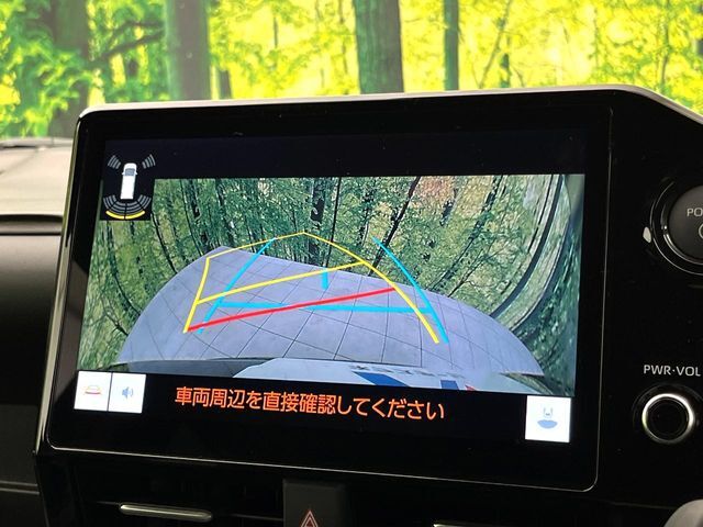 【バックカメラ】駐車時に後方がリアルタイム映像で確認できます。大型商業施設や立体駐車場での駐車時や、夜間のバック時に大活躍！運転スキルに関わらず、今や必須となった装備のひとつです！