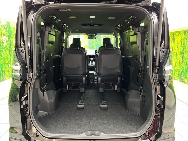 普段のお買い物や通勤、送迎等に十分な荷室スペースを確保しております。セカンドシートを倒すと、大きな荷物の積載も可能です♪