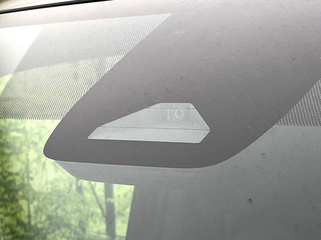 【トヨタセーフティセンス】走行中に前方の車両等を認識し、衝突しそうな時は警報とブレーキで衝突回避と被害軽減をアシスト。より安全にドライブをお楽しみいただけます。