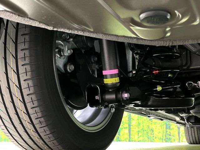 お車を安心してお乗りいただく為には、足回りの定期点検が欠かせません。サービスサポート（有償保証）では無料点検もご提供しており、安心のカーライフをお過ごしいただけるサポート体制が整っています。