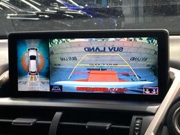 【パノラミックビューモニター】専用のカメラにより、上から見下ろしたような視点で360度クルマの周囲を確認することができます☆死角部分も確認しやすく、狭い場所での切り返しや駐車もスムーズに行えます。