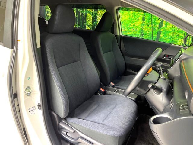 運転席シート廻りは使用感も少なく、良好な状態となっています。丁寧に使われていたことがよくわかりますね。