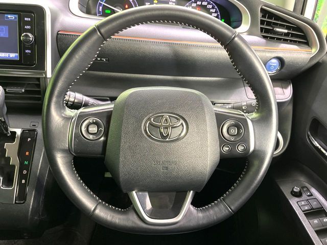 【純正革巻きステアリング】上質な革を使用することで、手にしっかり馴染みとても運転しやすいハンドルです♪