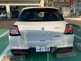 リヤワイパー装備です。雨天時の後方確認も安心です。